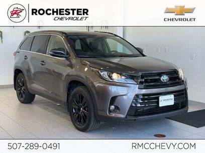 Used 2019 Toyota Highlander SE