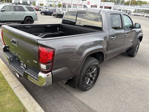 Used 2022 Toyota Tacoma SR5 image 5