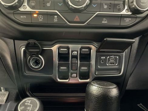 Used 2021 Jeep Gladiator Willys image 40