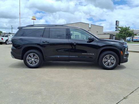 Used 2026 Chevrolet Traverse LT FWD image 4