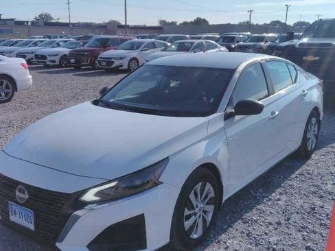 Used 2024 Nissan Altima 2.5 S FWD image 1