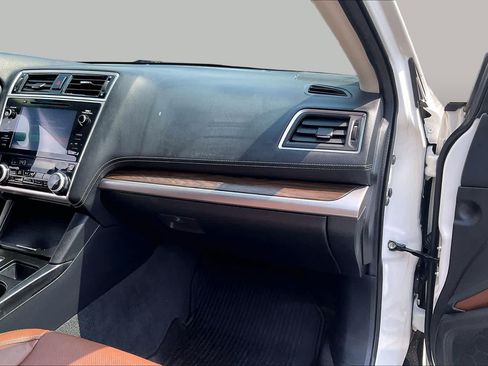 Used 2019 Subaru Outback 3.6R Touring AWD/4WD image 18