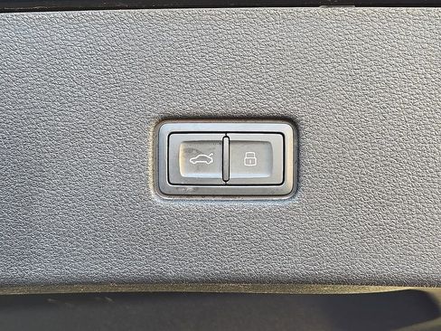 Used 2023 Audi SQ8 Prestige w/ Prestige Package image 15