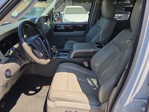 Used 2015 Lincoln Navigator 2WD image 10