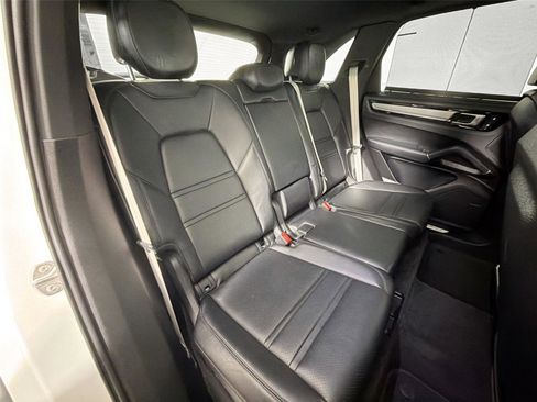Certified 2023 Porsche Cayenne Platinum Edition AWD/4WD image 27
