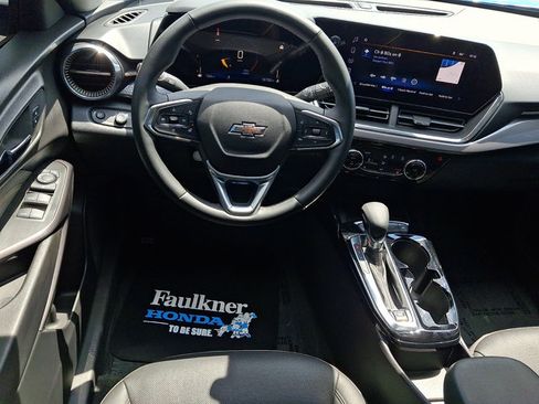 Used 2025 Chevrolet Trax ACTIV w/ Sunroof Package FWD image 11