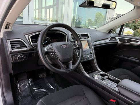 Used 2020 Ford Fusion SE FWD image 13