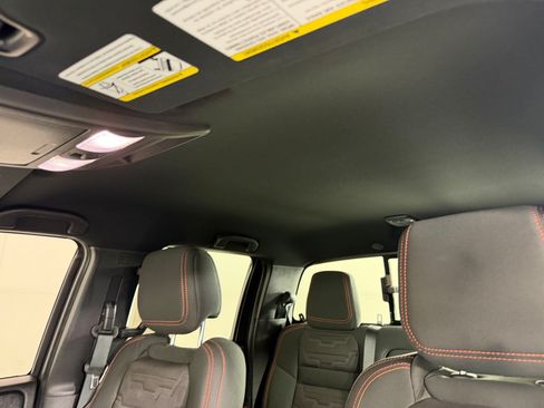Used 2025 Nissan Frontier PRO-4X w/ Pro Convenience Package AWD/4WD image 13