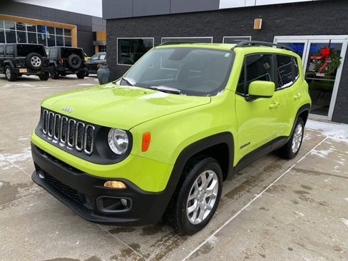 Certified 2017 Jeep Renegade Latitude w/ Cold Weather Group image 9