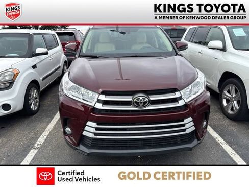 Used 2019 Toyota Highlander XLE AWD/4WD image 3
