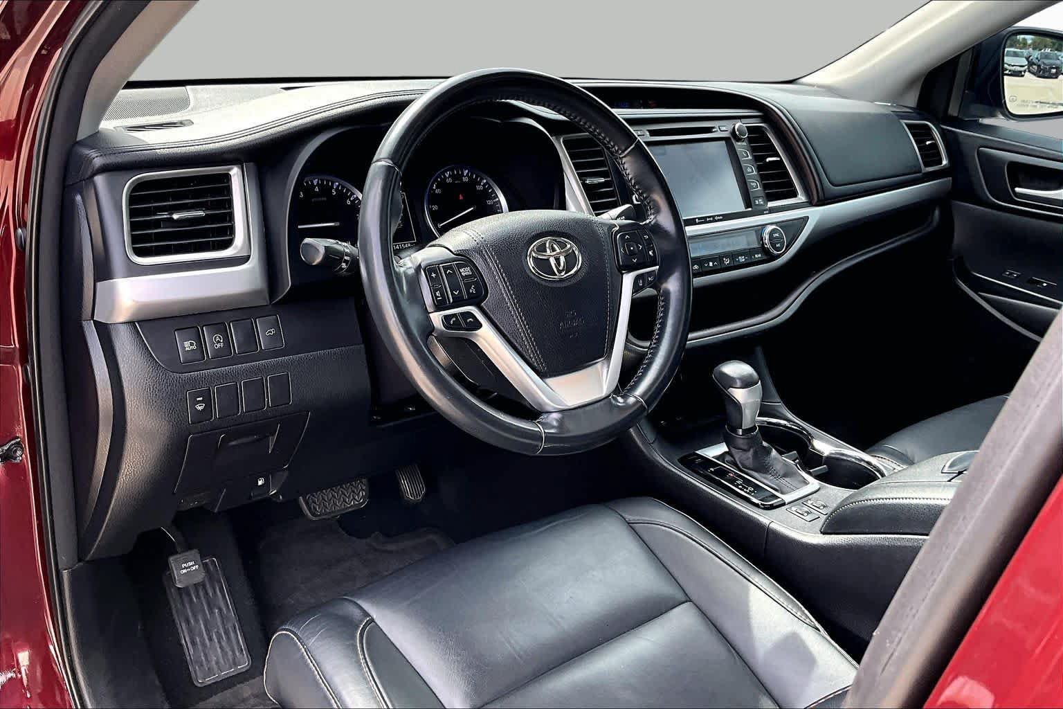 Used 2017 Toyota Highlander XLE FWD image 16