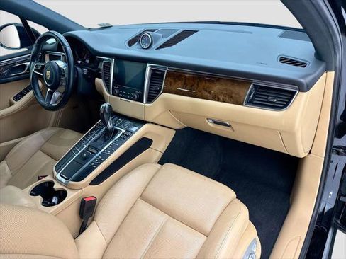 Used 2018 Porsche Macan w/ Premium Package Plus AWD/4WD image 16