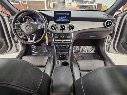 Used 2018 Mercedes-Benz GLA 250 4MATIC w/ Premium Package image 9