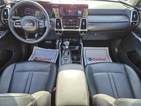 Used 2023 Kia Sorento S image 12