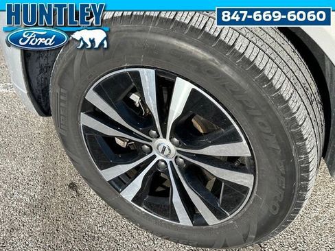 Used 2025 Volvo XC60 B5 Core image 8