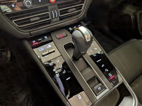 Used 2025 Porsche Macan image 35