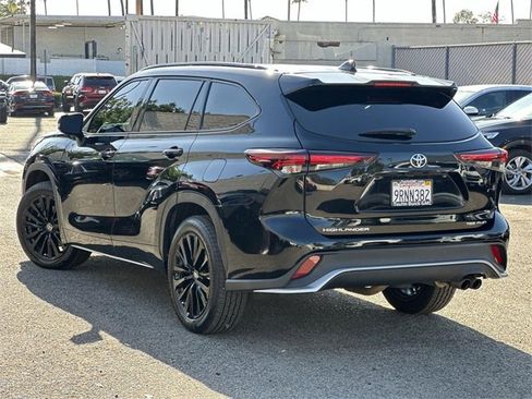 Used 2024 Toyota Highlander XSE image 6