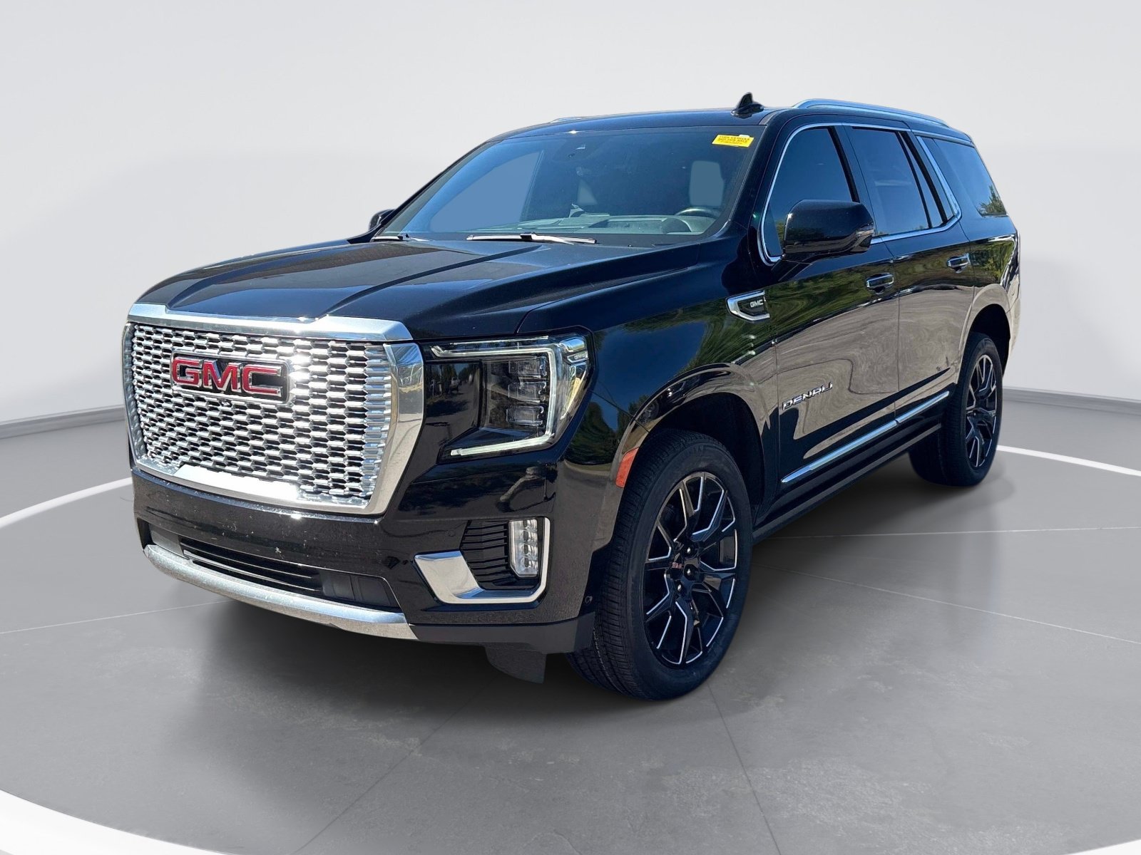 Used 2024 GMC Yukon Denali w/ Advanced Technology Package AWD/4WD image 3