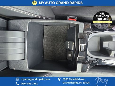 Used 2024 Toyota Corolla Cross XLE w/ Convenience Package image 28