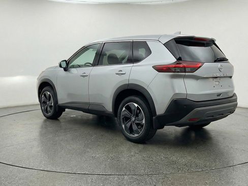 Used 2025 Nissan Rogue SV image 6