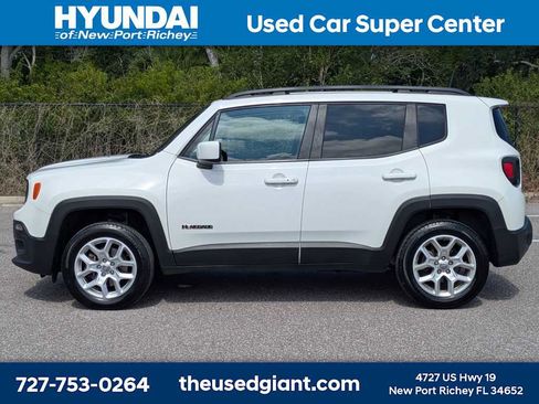 Used 2018 Jeep Renegade Latitude w/ Cold Weather Group AWD/4WD image 5