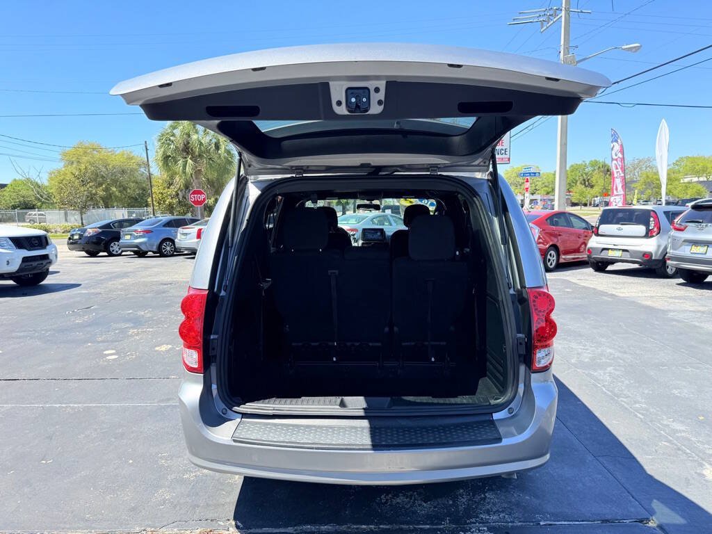 Used 2016 Dodge Grand Caravan SE FWD image 9