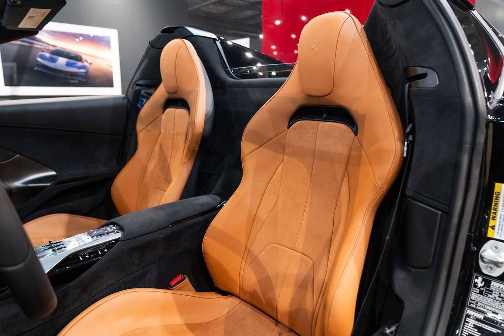 Used 2026 Ferrari 12Cilindri Spider RWD image 4