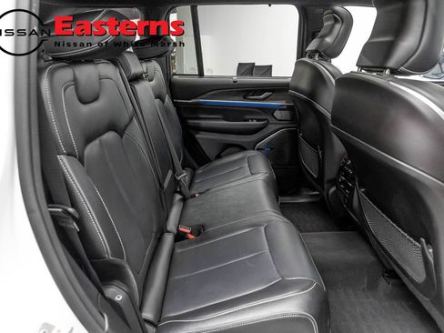 Used 2023 Jeep Grand Cherokee Overland w/ Advanced Protech Group III AWD/4WD image 26