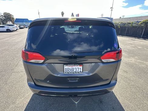 Used 2020 Chrysler Pacifica Touring w/ Advanced Safetytec Group image 34