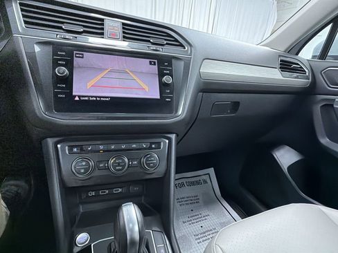 Used 2018 Volkswagen Tiguan SE w/ Panoramic Sunroof Package image 20