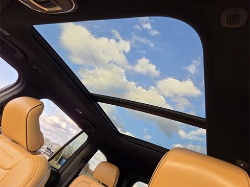 Used 2025 Jeep Grand Cherokee Summit w/ Obsidian Package image 9