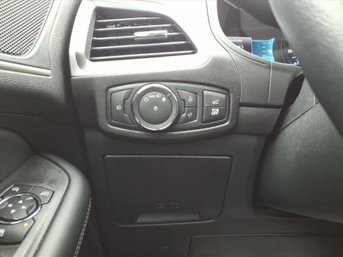 Certified 2022 Ford Edge SEL w/ Convenience Package image 15