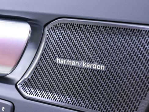 Certified 2023 Volvo C40 P8 Recharge Ultimate image 9