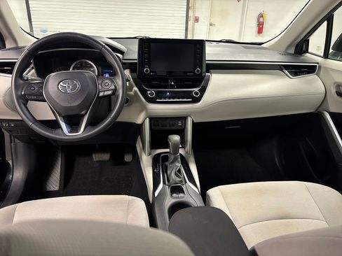 Used 2022 Toyota Corolla Cross LE image 28