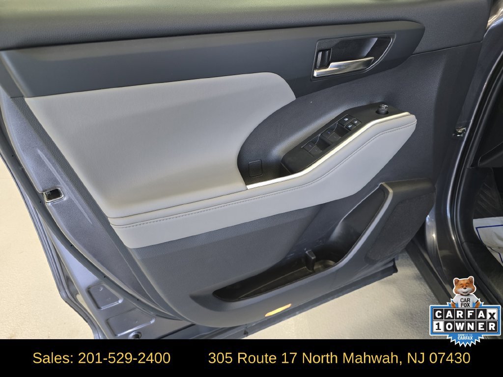 Used 2022 Toyota Highlander XLE AWD/4WD image 10