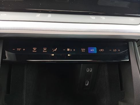 Used 2024 Jeep Wagoneer Launch Edition AWD/4WD image 17