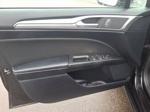 Used 2020 Ford Fusion SE image 8