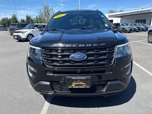 Used 2017 Ford Explorer Sport w/ Equipment Group 401A AWD/4WD image 2