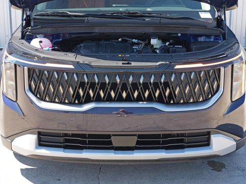 Used 2025 Kia Carnival EX image 8