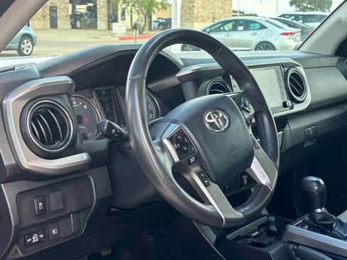 Used 2020 Toyota Tacoma SR5 RWD image 7