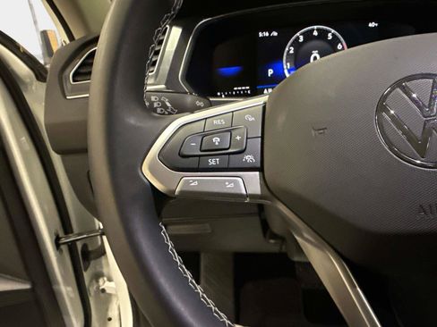 Certified 2024 Volkswagen Tiguan SE image 28