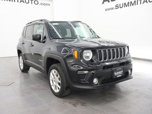 Used 2019 Jeep Renegade Latitude AWD/4WD image 2