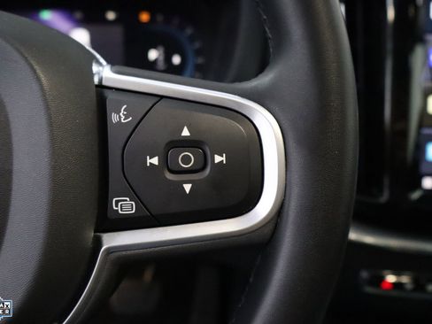 Used 2022 Volvo XC60 B5 Momentum image 18