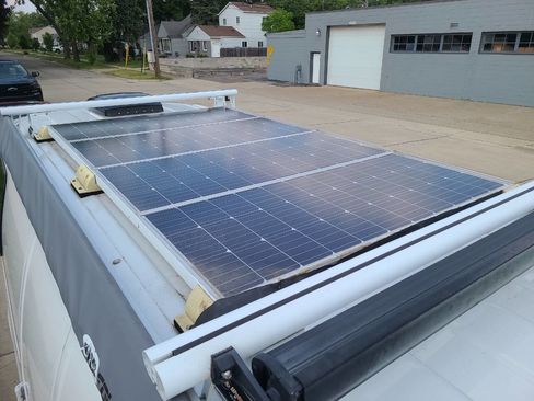 Used 2018 Chevrolet Express 2500 Extended image 19