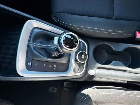 Used 2025 Hyundai Venue SEL image 17