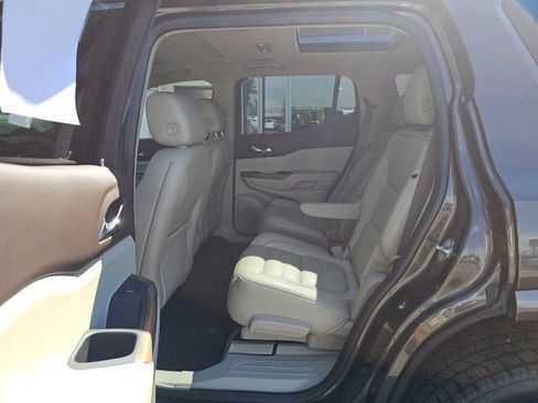 Used 2019 GMC Acadia Denali w/ Technology Package AWD/4WD image 10