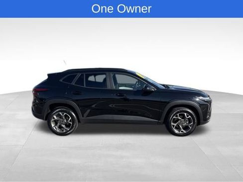 Used 2025 Chevrolet Trax LT w/ LT Convenience Package FWD image 4