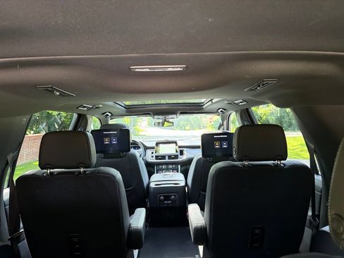 Used 2022 Chevrolet Suburban LT w/ LT Signature Plus Package AWD/4WD image 37