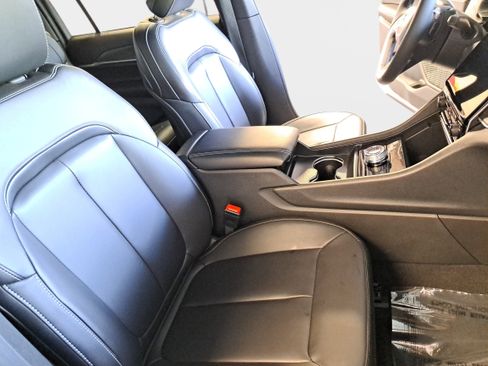 New 2025 Jeep Grand Cherokee L Limited RWD image 10