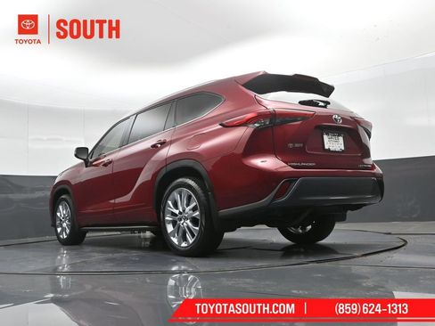 Used 2023 Toyota Highlander Limited AWD/4WD image 50